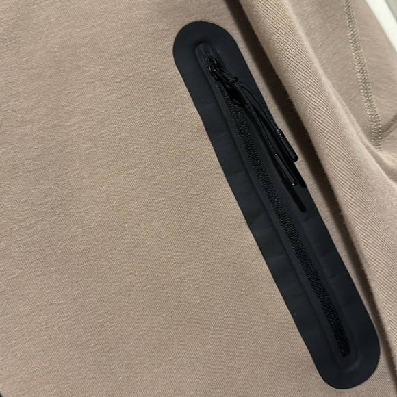 LIKE NEW Men's Full-Zip Windrunner Hoodie - Picture 2 of 6